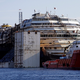 Illustration for article titled The Wreckage Of The Costa Concordia Is On Its Final Journey Right Now